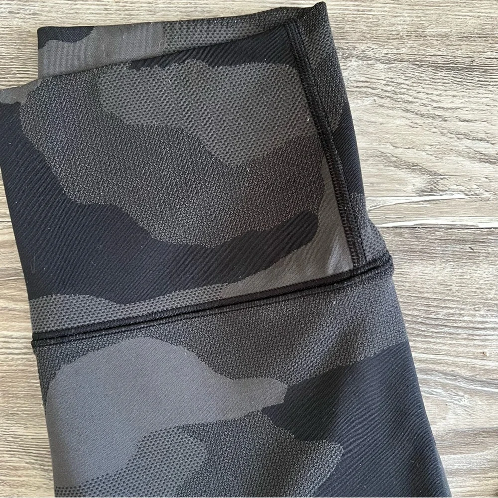 Offline by Aerie Black Camo High Waist Legging - Picture 3 of 5